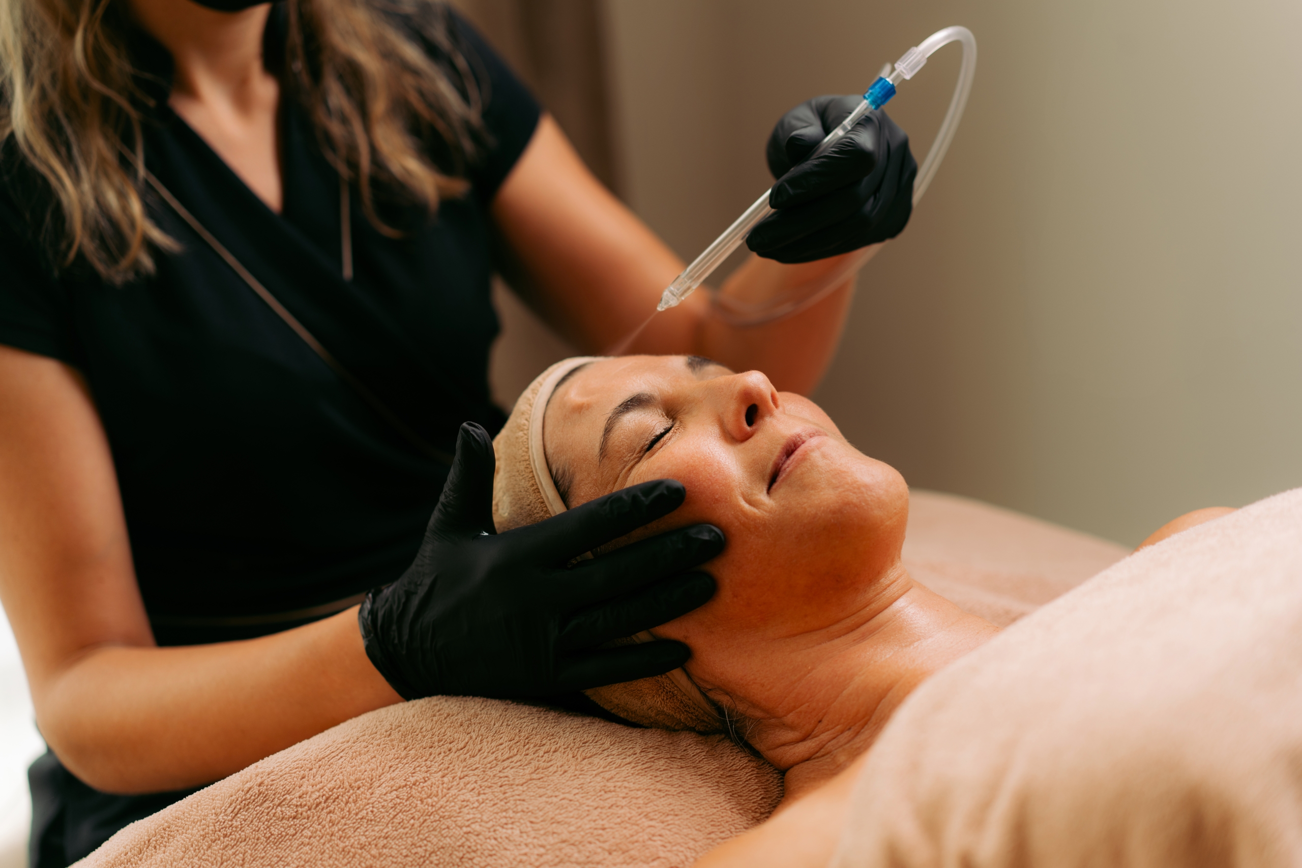 Soin JetPeel des mains : protocole hydratant sans aiguille réalisé à l’institut Terramassa