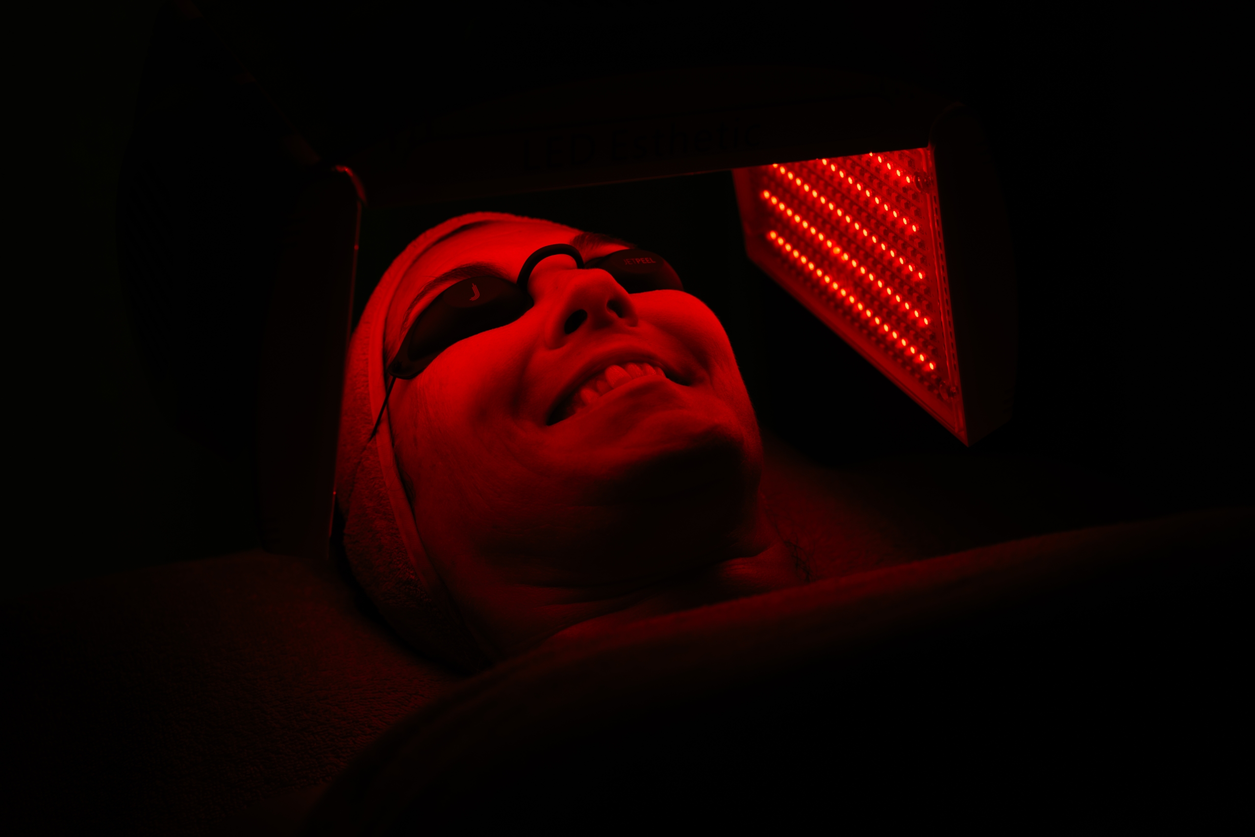 Séance de LED Esthetic, photobiomodulation du visage chez Terramassa près de Metz