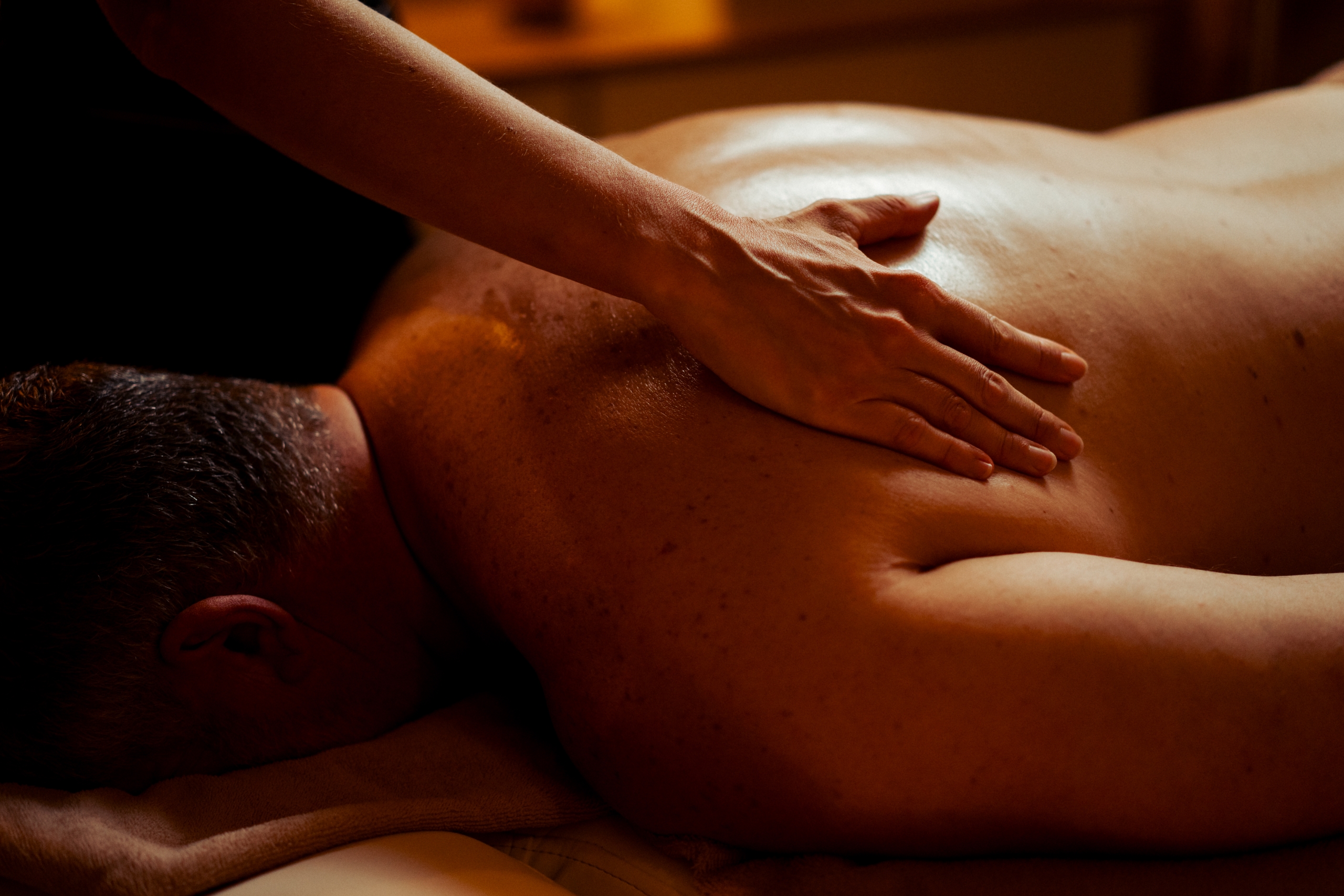 Massage Relaxant Drainant Renata França, étirements et drainage doux du corps chez Terramassa